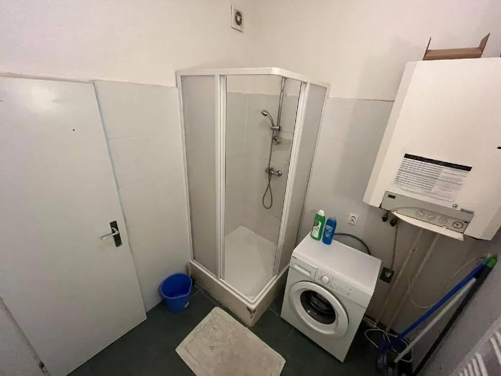 Near Main Railway And Bus Station, Vankovka Brno 0*,